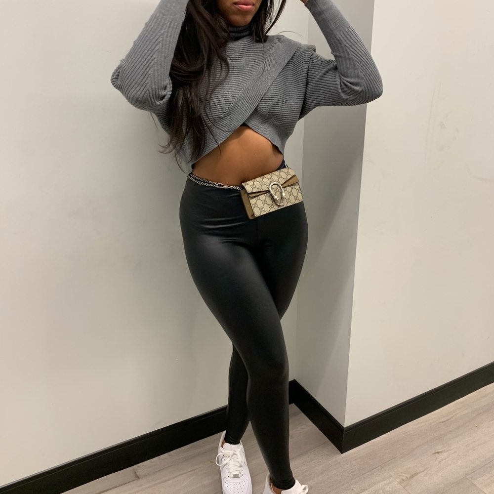 Cropped Sweater - Picture 2 of 3